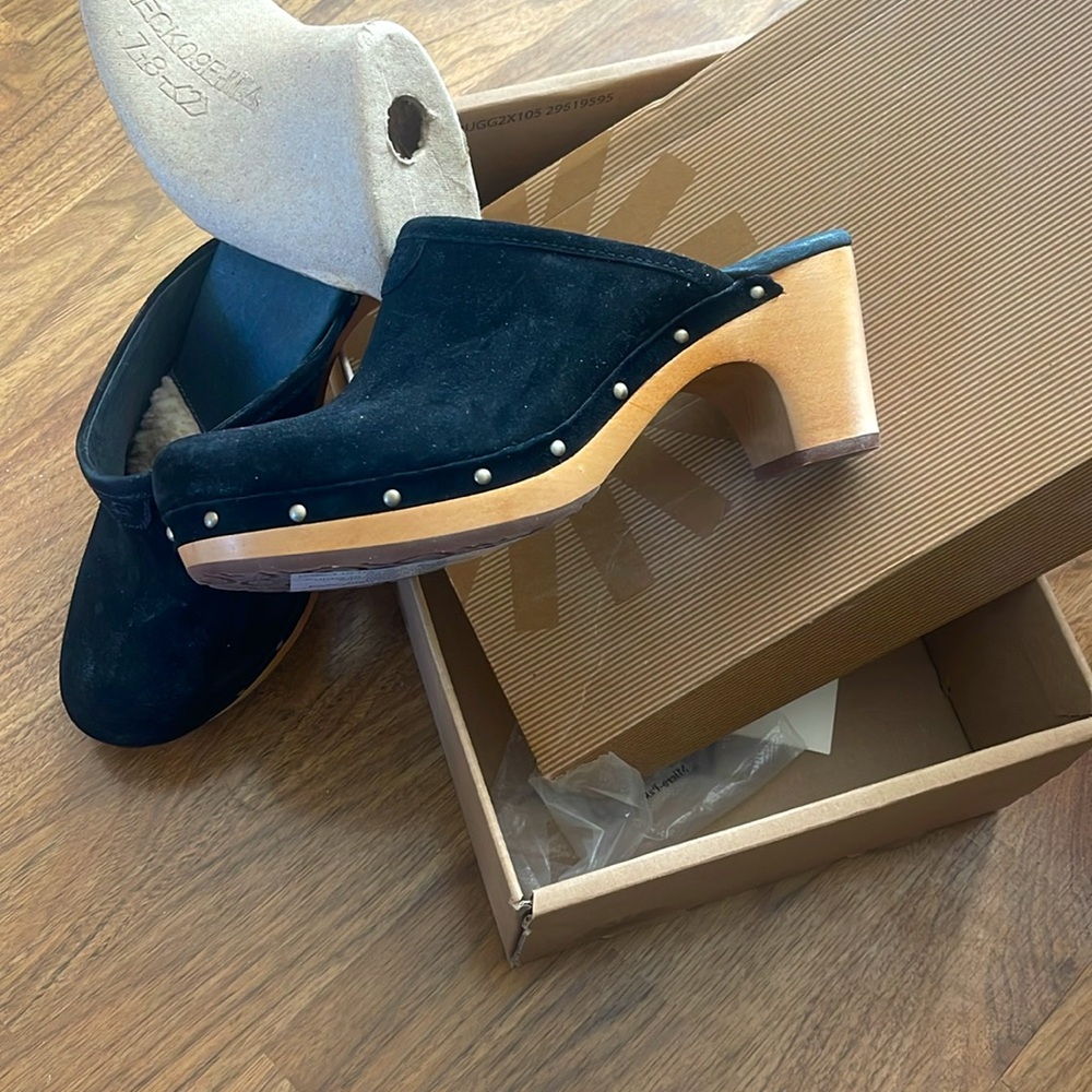 UGG AUSTRALIA LAMBSFUR Never worn I